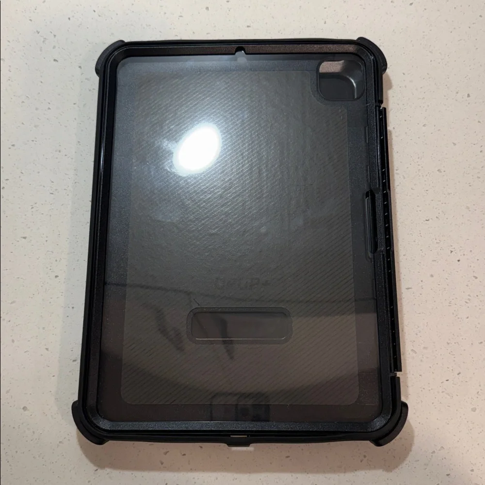 OtterBox Defender Series Black Case for iPad Pro 11-inch